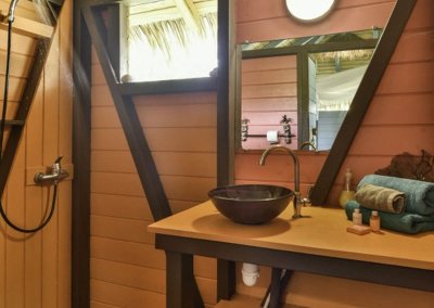 kabanon la kabane marie galante bungalow ecolodge vue mer salle de bains